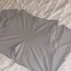 NWOT grey lululemon women’s capris size 10